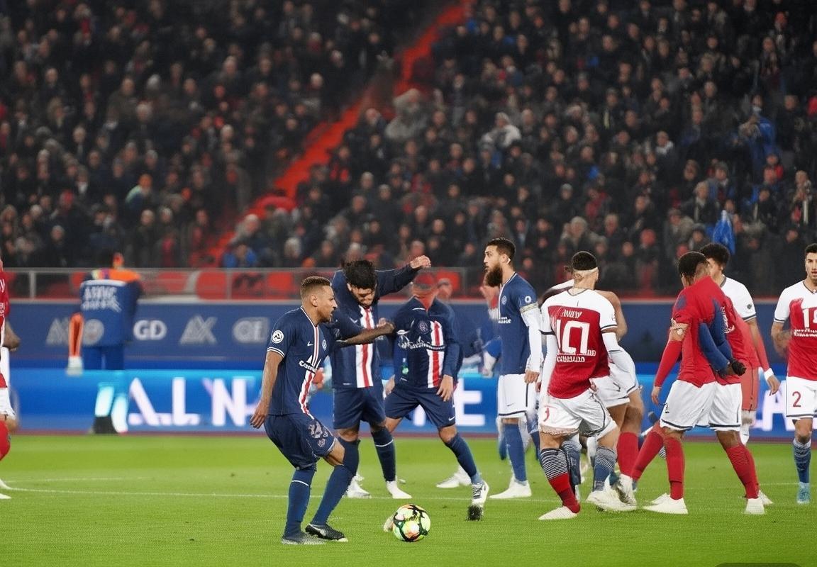 巴黎圣日耳曼VS里尔：法国杯焦点对决深度分析及胜负预测